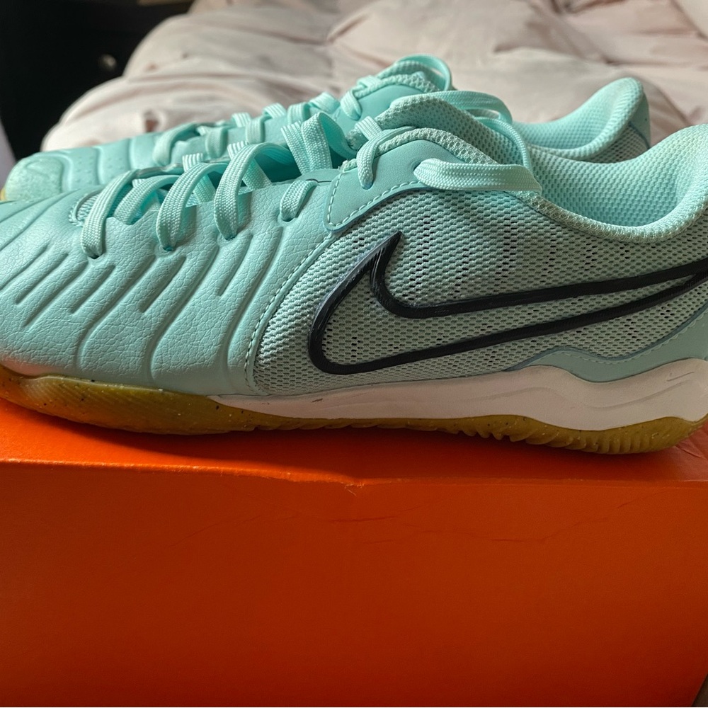 Teal Nike Legend 10 Academy Indoor Soccer Shoes (M 6.5/W 8)
